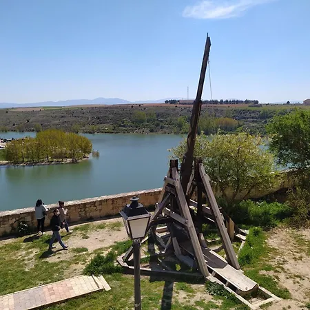 Casa de Férias Casa Entre Hoces10-12paxjardín Y Barbacoa Fuentemizarra