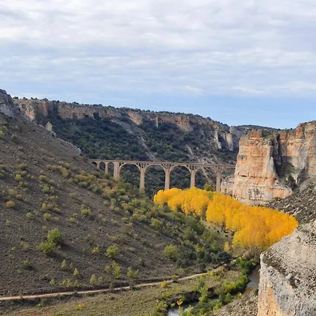 Casa de Férias Casa Entre Hoces10-12paxjardín Y Barbacoa Fuentemizarra